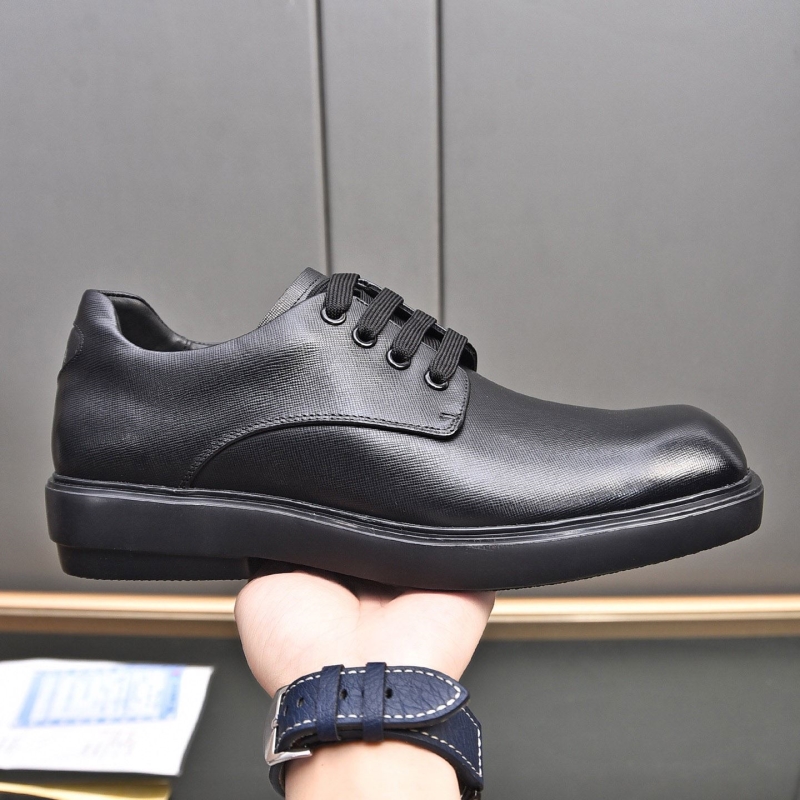 Pra*a leather shoes